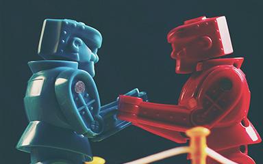 Blue and red rock'em sock'em robots fighting.